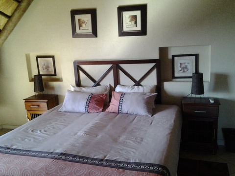 Red Sky Lodge, Sky Lodge - Upper West bedroom with private patio