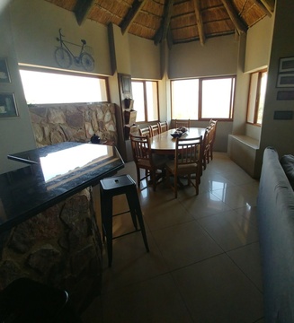 Blue Sky Lodge - Dining table