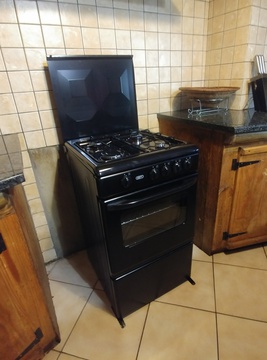 Red Sky Lodge - gas stove and hob